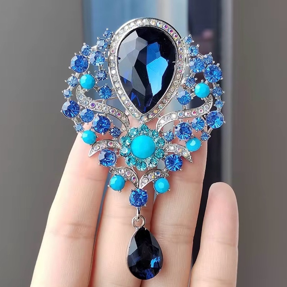 Elegant Blue Silver Brooch.